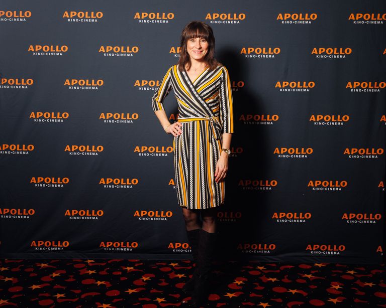 Apollo naistekas Solarise kinos – «Super-Mike'i viimane tants». Imekaunis Airi teab – Apollo naistekas on pidu, kuhu tulla ilusa kleidiga.