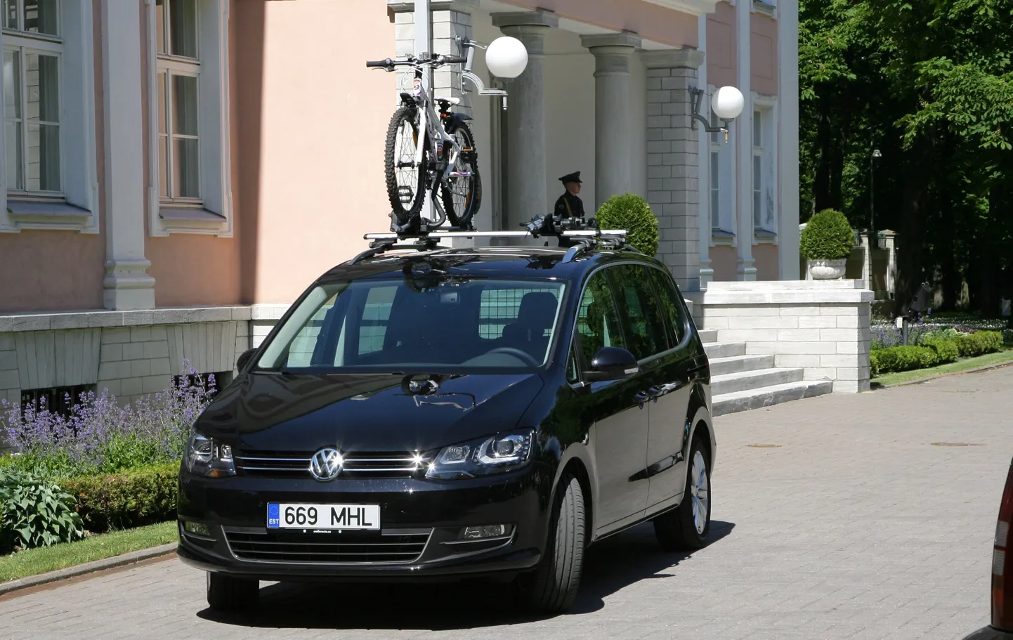 Presidendi kantselei uus Volkswagen Sharan, mis on presidendiproua Evelin Ilvese käsutusse antud.