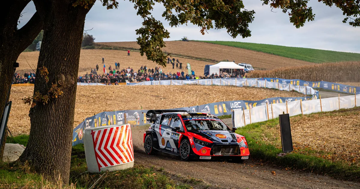 VIDEO ⟩ Hyundai üle kontrolli kaotanud Neuville’i võistlus võinuks lõppeda juba testikatsel