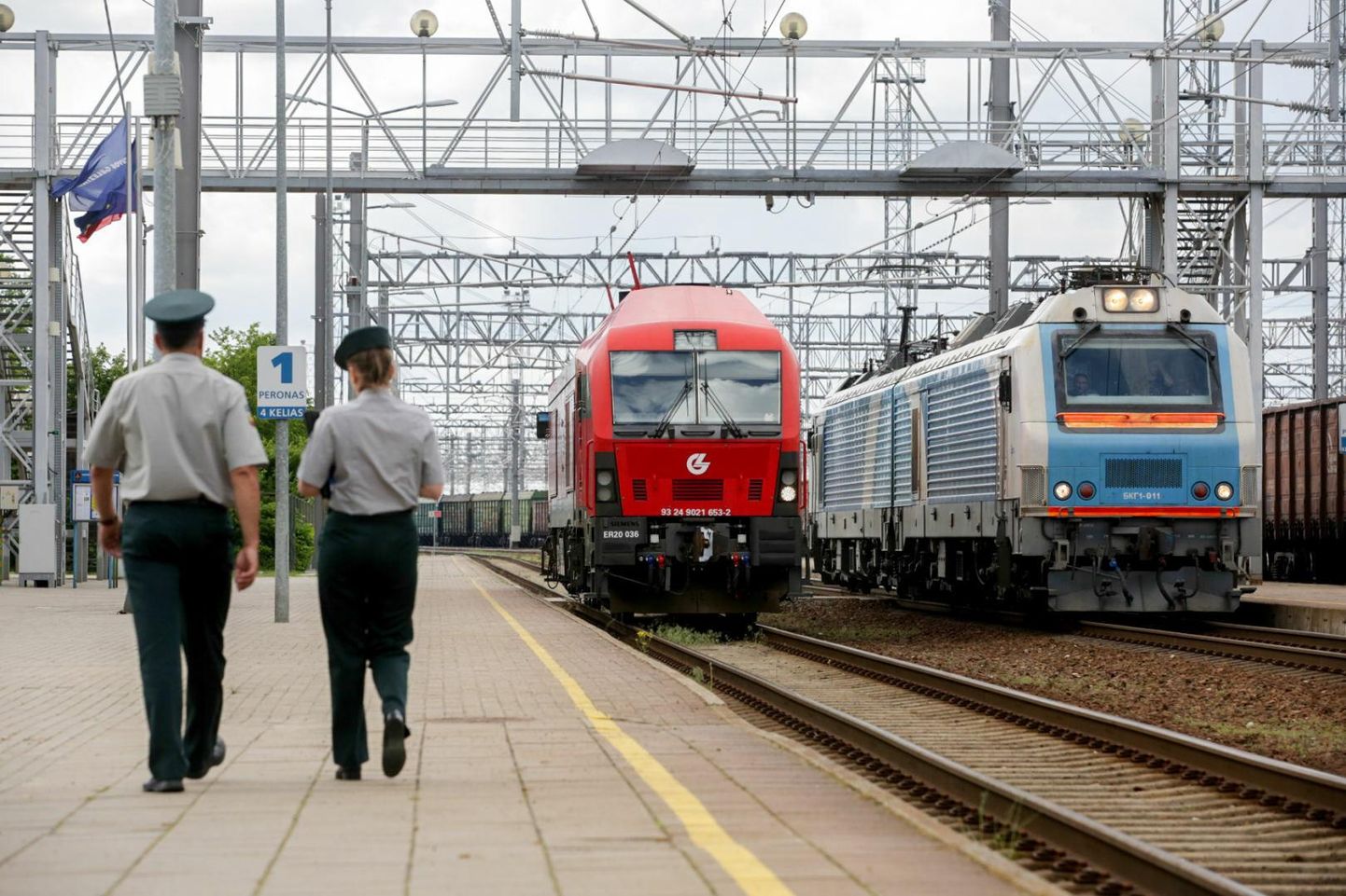 Transiitrongid Leedus Kena raudteejaamas. 