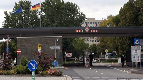 В ФРГ мужчин 17-45 лет обязали согласовывать выезд из страны