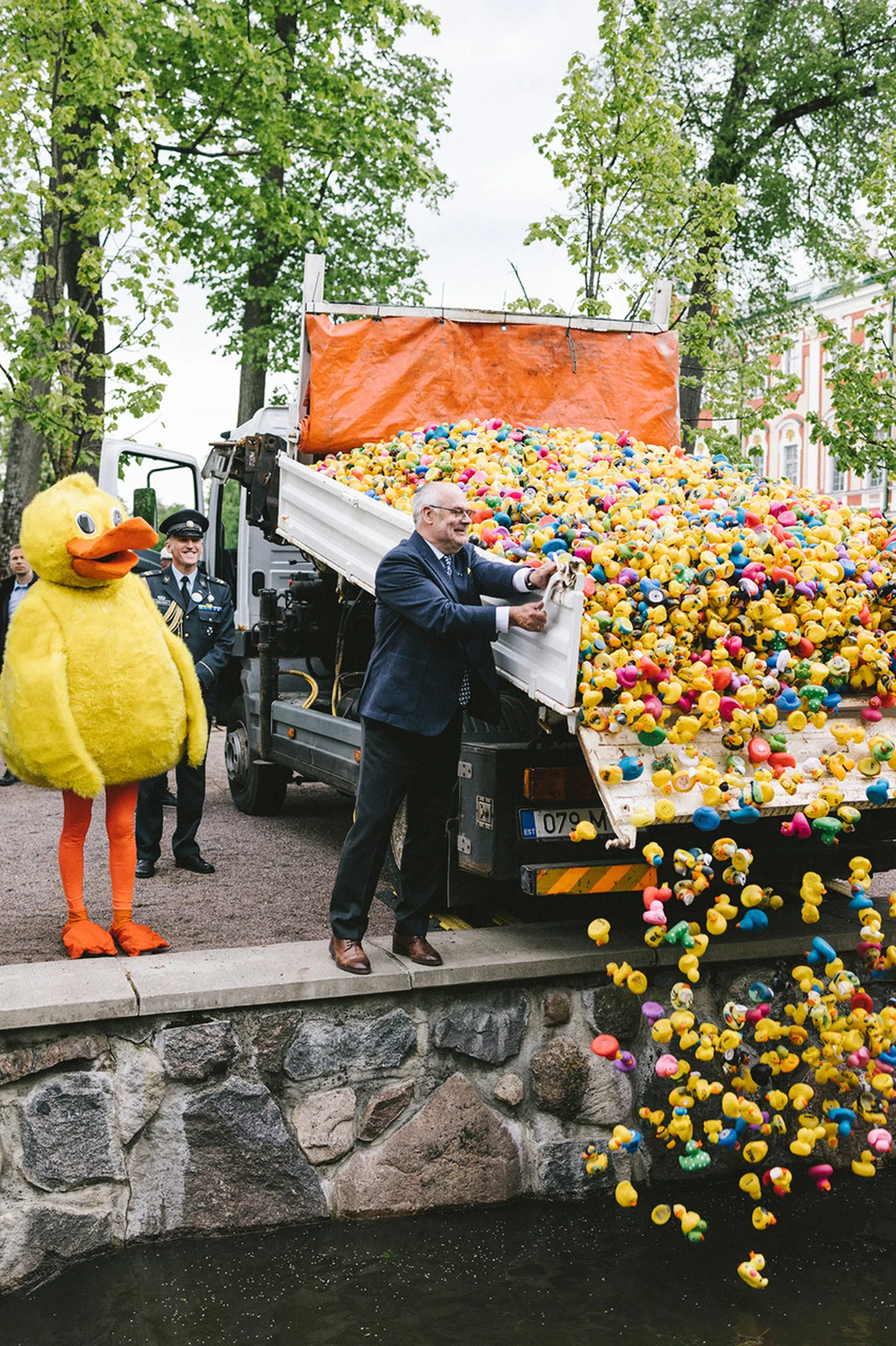 President Alar Karis aitas pardid vette.