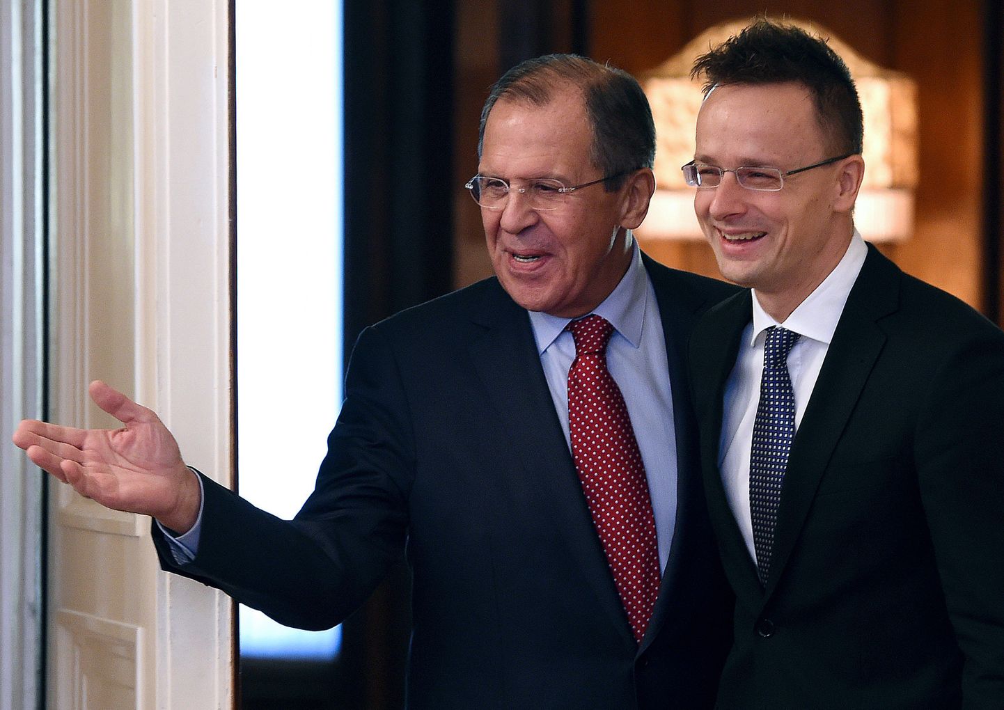 Vene Föderatsiooni välisminister Sergei Lavrov (vasakul) koos oma Ungari ametivenna Péter Szijjártóga kohtumisel Moskvas.
