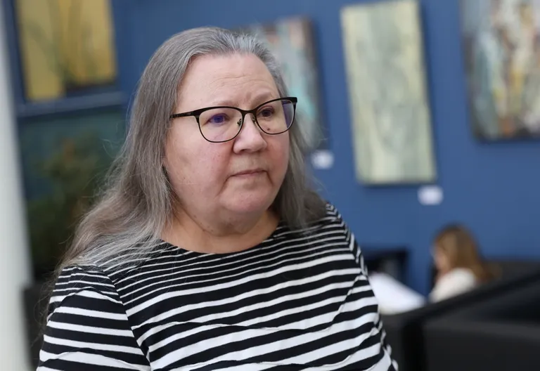 Kunstnik Sirje Piirile maalib loomuliku valgusega päevasel ajal, et näha valgust ja varju ning värvide kooskõla.