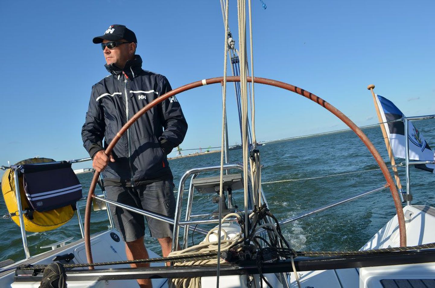 Kapten omal troonil: Mart Tamm naudib riski piiril purjetamist, kuid aega jääb ka rooliratta taga lõõgastumiseks.