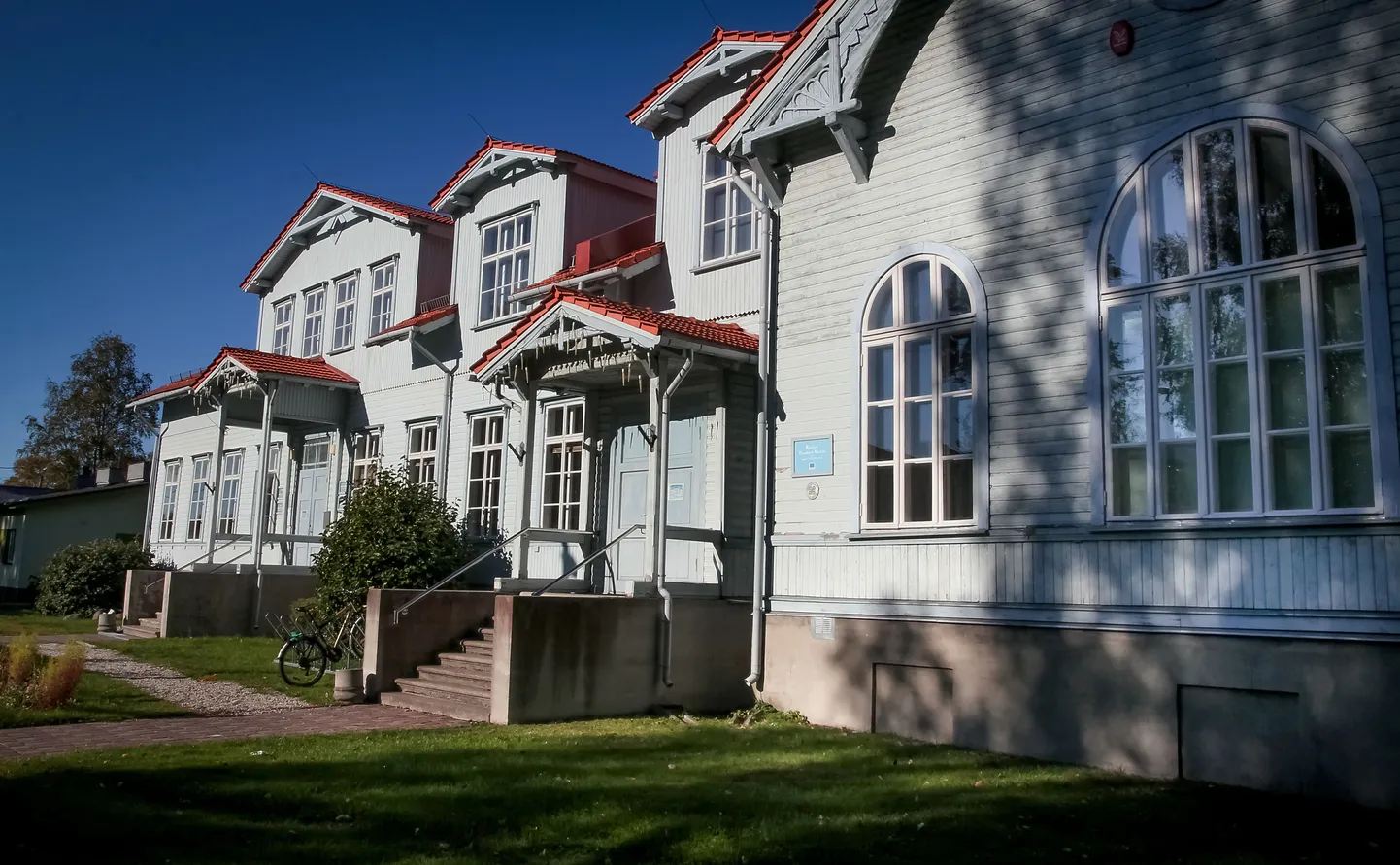 Raeküla seltsi kodu on sealses Vanakooli keskuses.