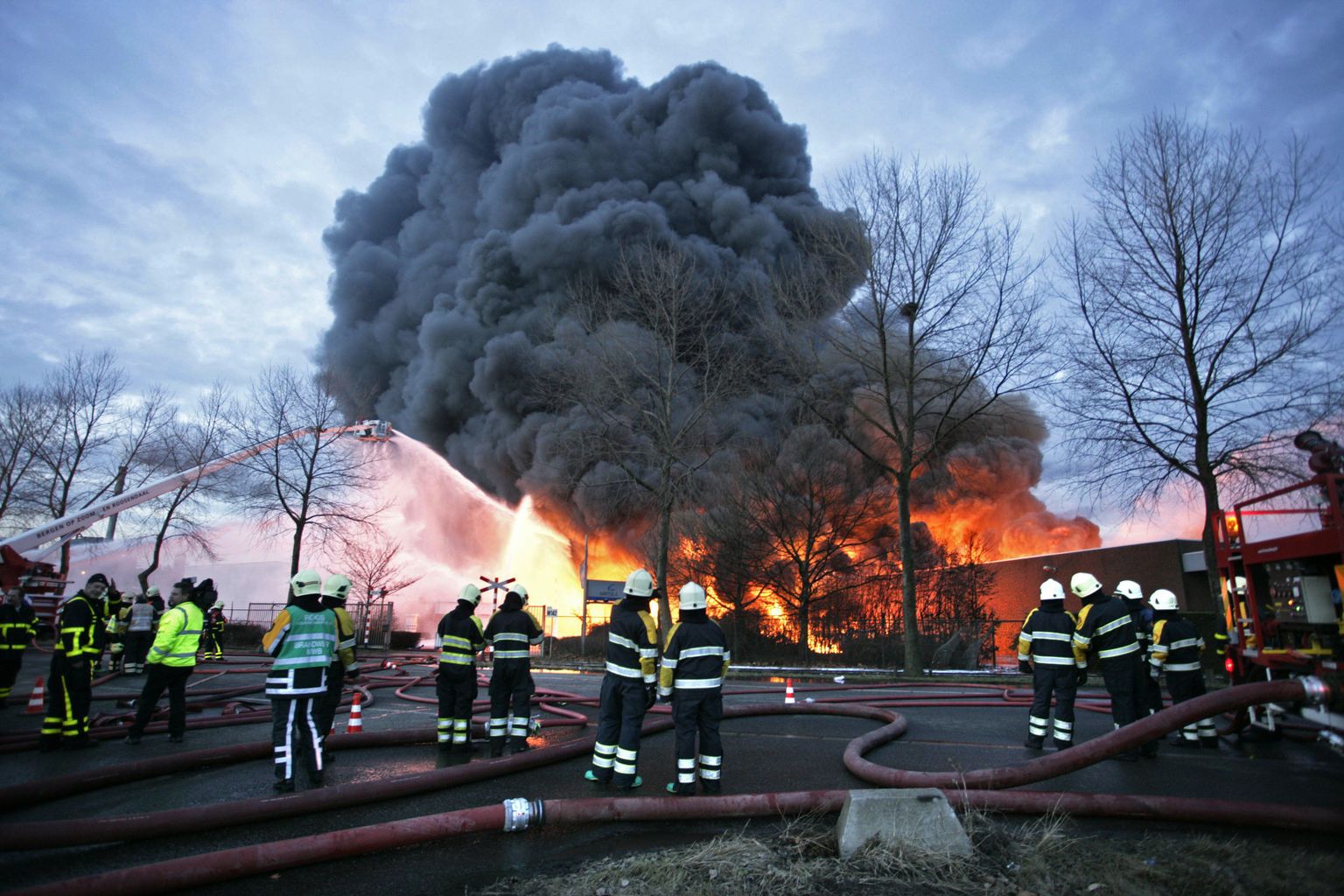 Tulekahju kustutamine Moerdijki tööstuspiirkonnas