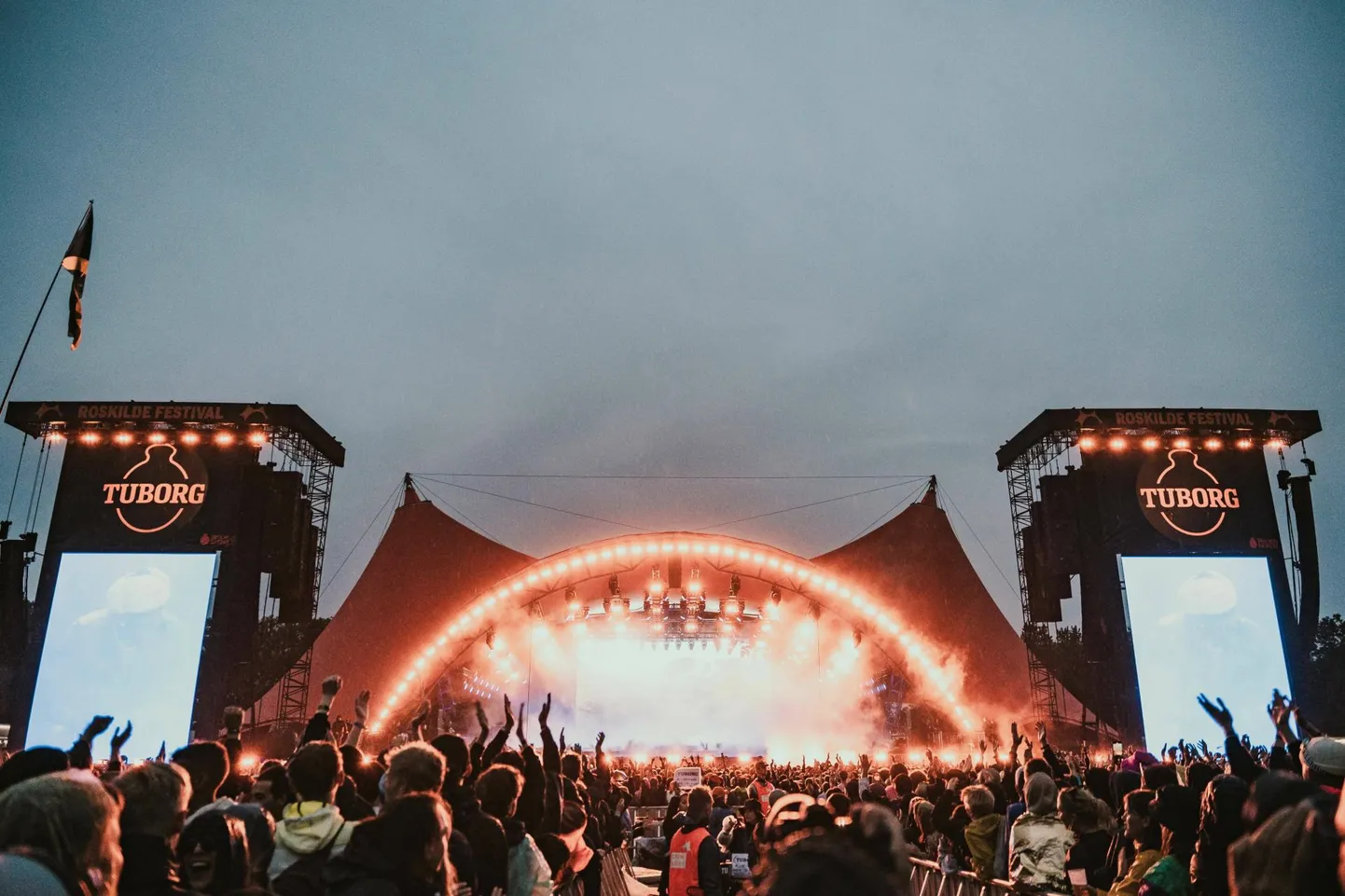 Roskilde festivali sümboliks saanud oranž pealava Orange stage on inspireerinud ka festivali ajal kogetava hea tunde nimetamist orange feeling’uks