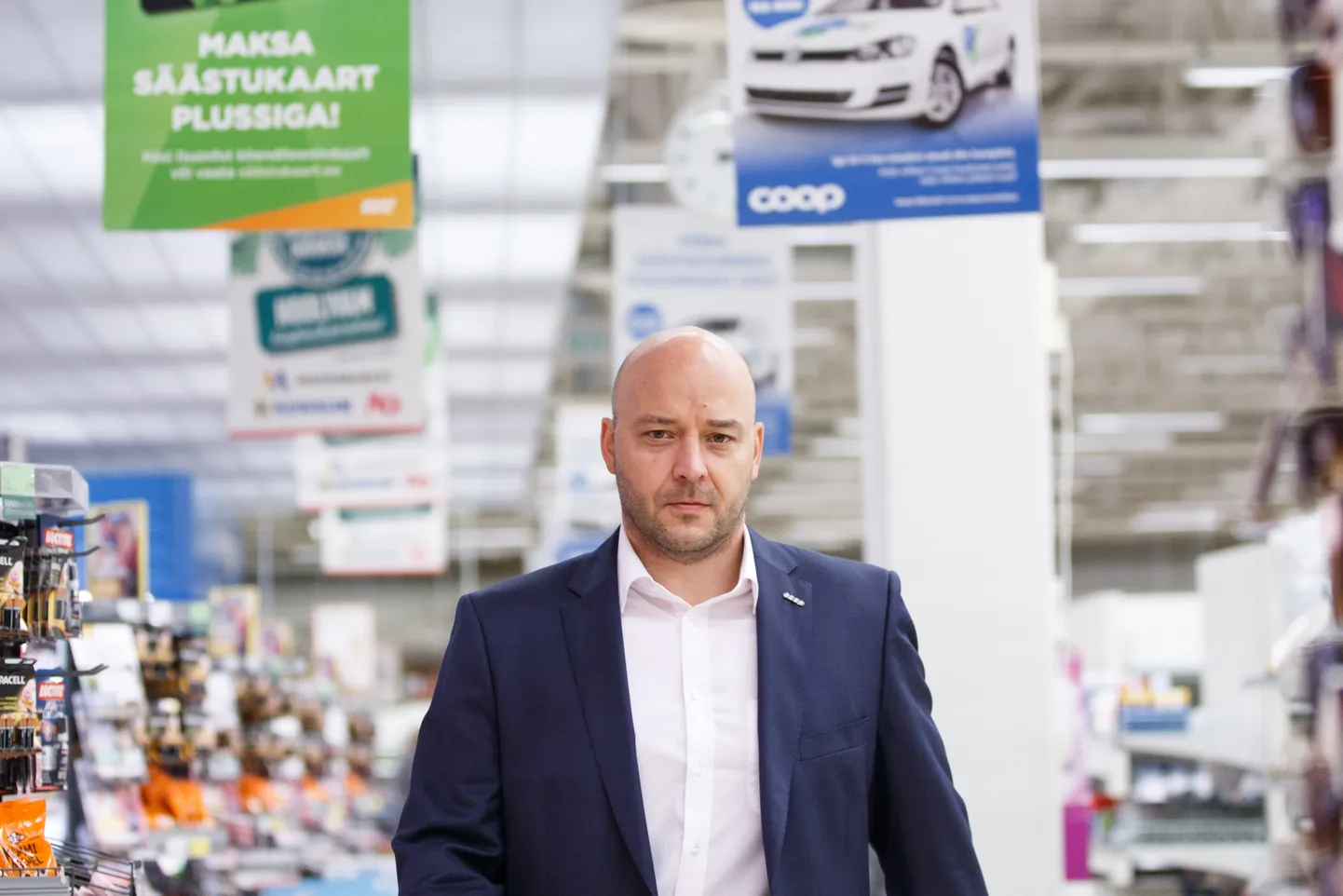 Coop Eesti Keskühistu juhatuse esimees Jaanus Vihand on pidanud liiga kõrgete alkoholiaktsiiside tõttu sulgema mitmeid Coopi väiksemaid maakauplusi.