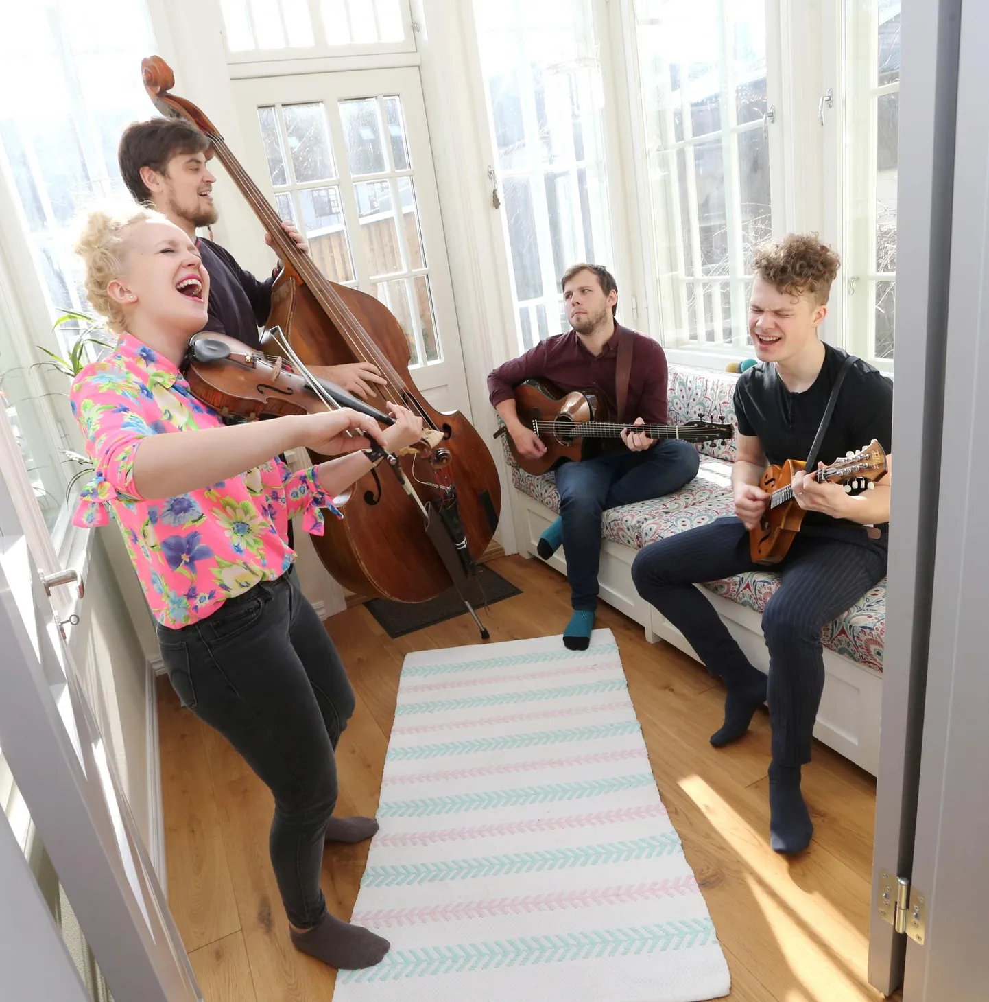 Eeva Talsi ja ansambli Curly Strings uusim laul «Mind nad kätte ei saa» on varasematest tublisti isiklikum ning kajastab märtsiküüditamise päeval juhtunut.