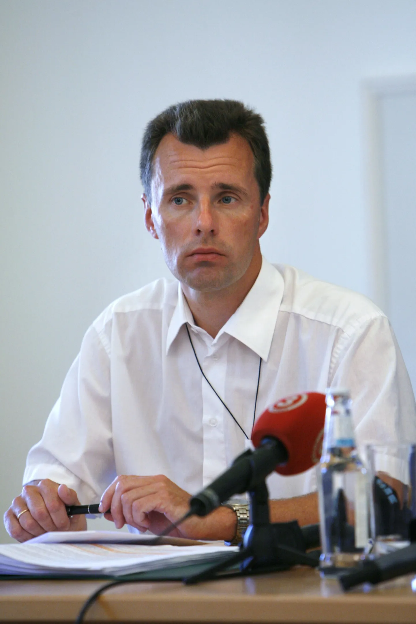 Martin Hurt pressikonverentsil.