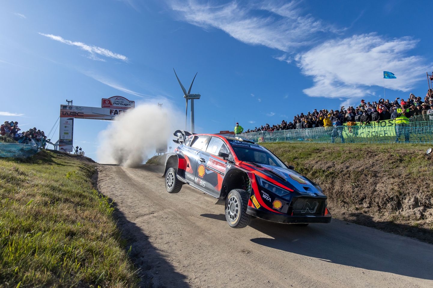 Hyundai i20 Rally1-auto Portugali MM-rallil. Kes saab meeskonna kolmandaks sõitjaks Eesti ja Soome MM-rallil?