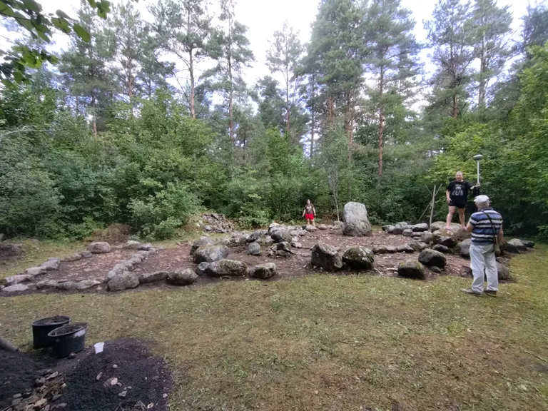 Mäla arheoloogilised kaevamised.
