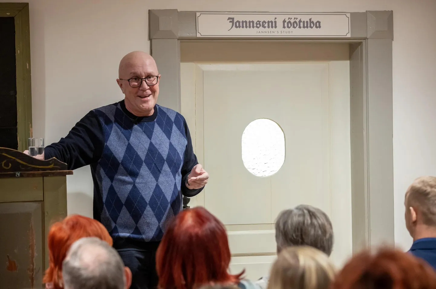 Mart Juur on raamatukogu "Salongijuttude" külaline.