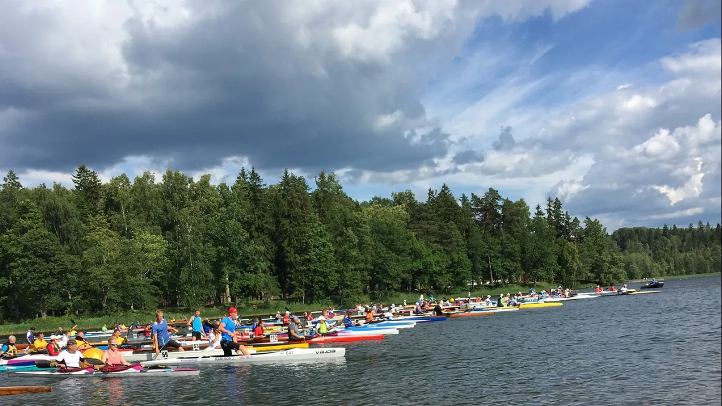 Pühajärve aerutamisregatt lükati päeva võrra edasi.