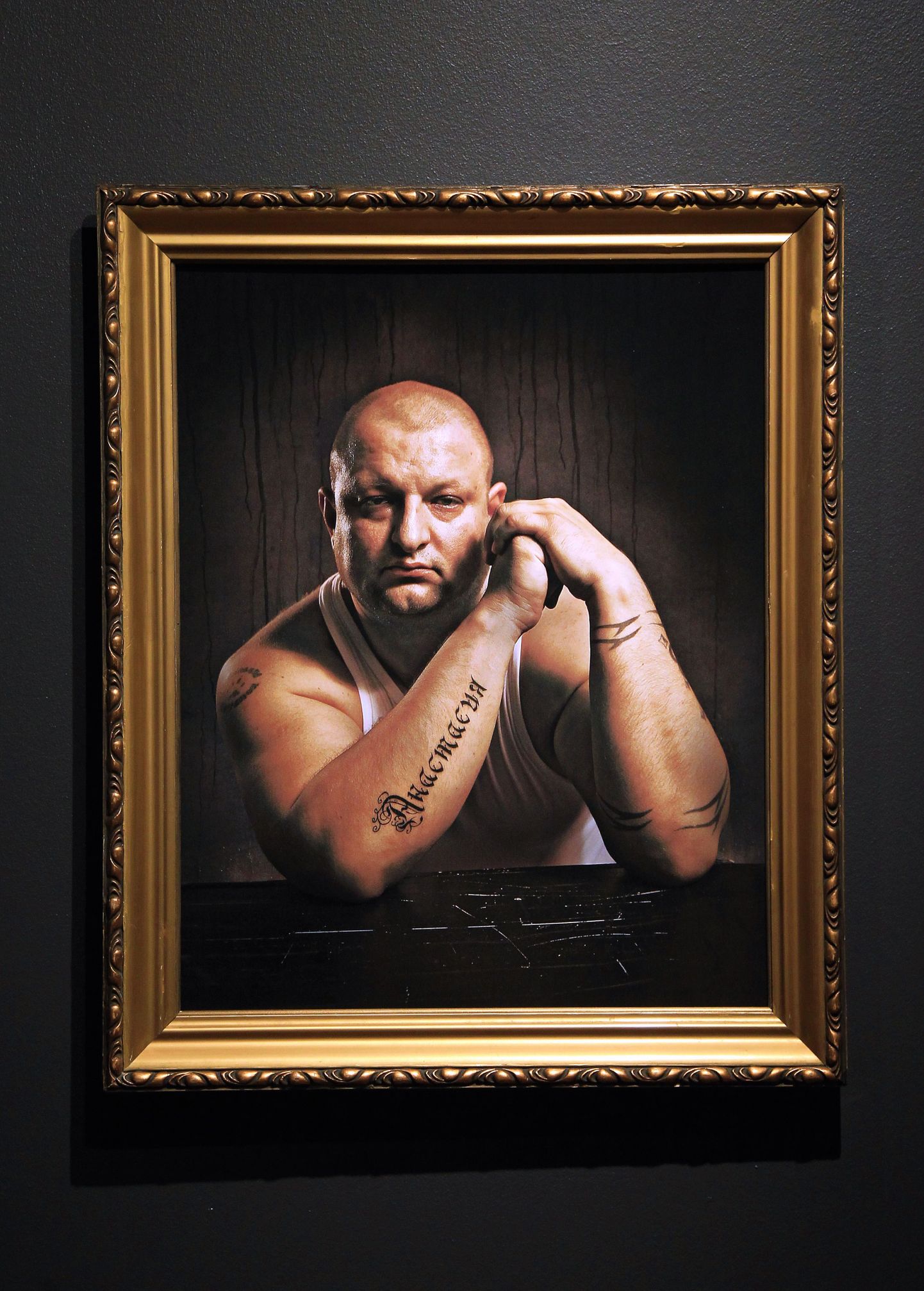 Herkki-Erich Merila «Kaur Kenderi portree» (2011, digitaaltrükk) näitusel «Kehakeeles».