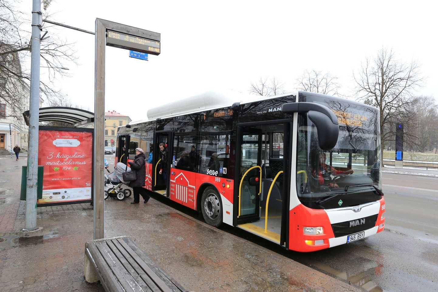 Uueks lepinguperioodiks on Tartu bussidele tehtud uus kujundus. Sellisega sõidab juba praegu kolm uut bussi.
