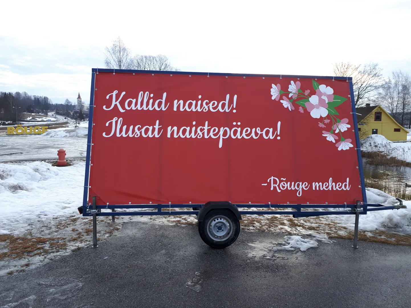 Rõuges tervitab naisi uhke plakat.