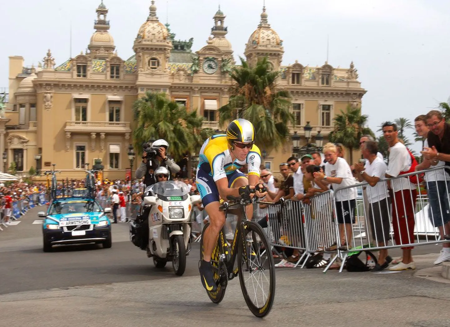 Лэнс Армстронг вступил в борьбу за свою восьмую победу на Tour de France.
