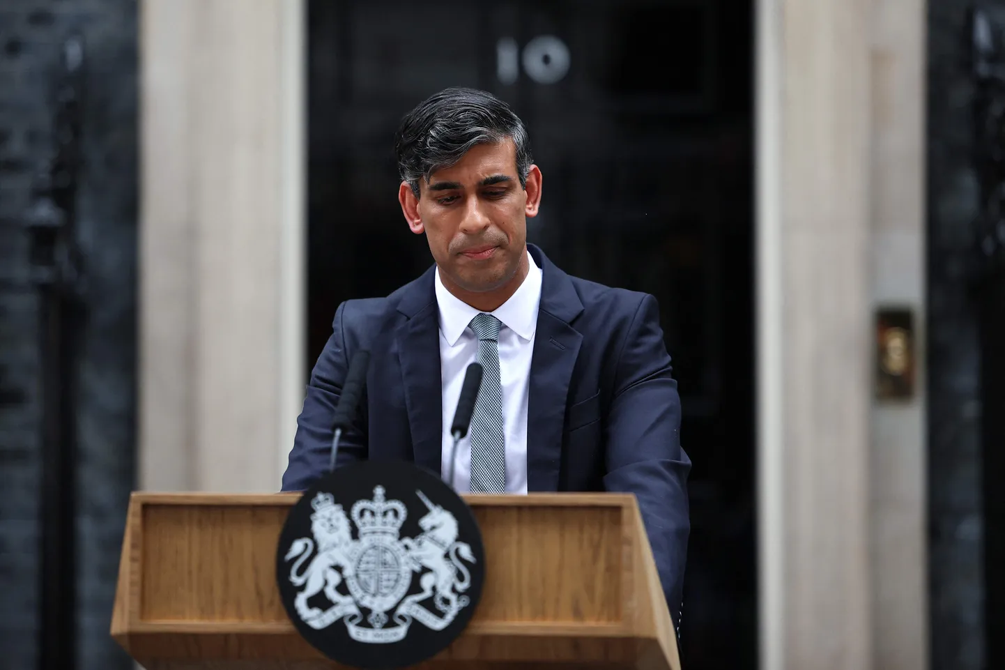Briti konservatiivide eelmine liider Rishi Sunak tunnistamas erakonna kaotust juuli alguses peetud valimistel.
