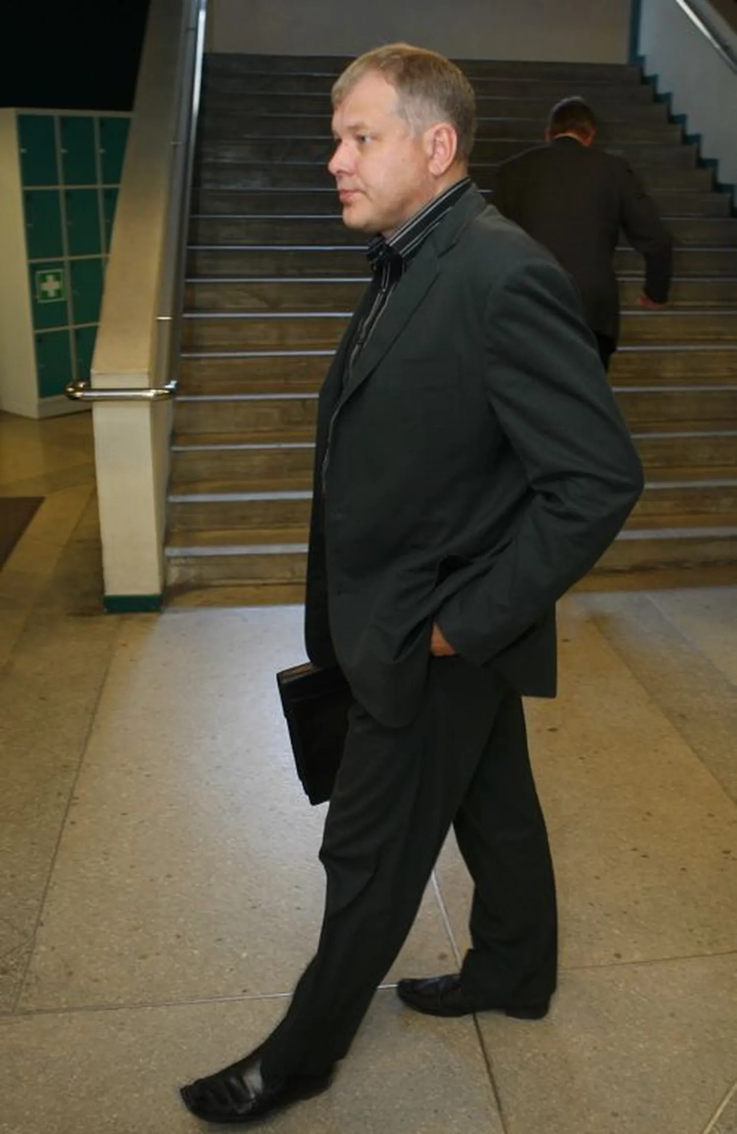 Vladimir Razumovski eitas kohtus altkäemaksu võtmist..