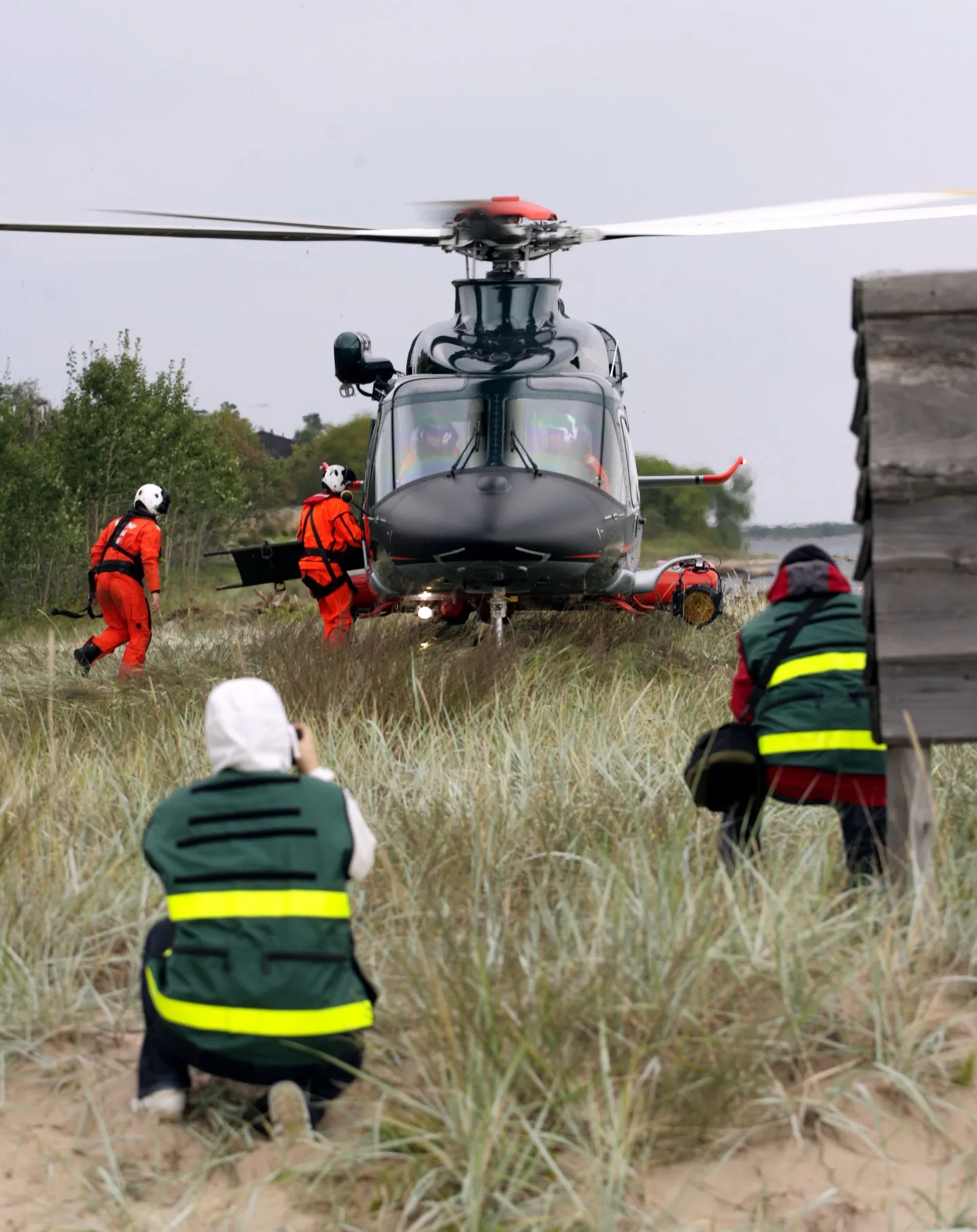 Kopteri meeskond läheb järgmisi merehädalisi aitama.