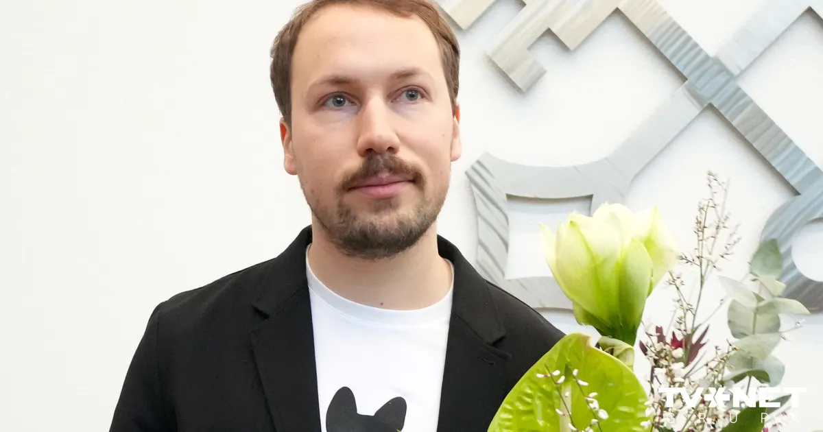 Stream Director’s Social Networks Earn Vogue Attention