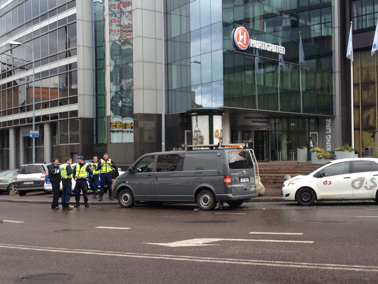 Nordea Hobujaama pangakontor paar tundi pärast röövi.