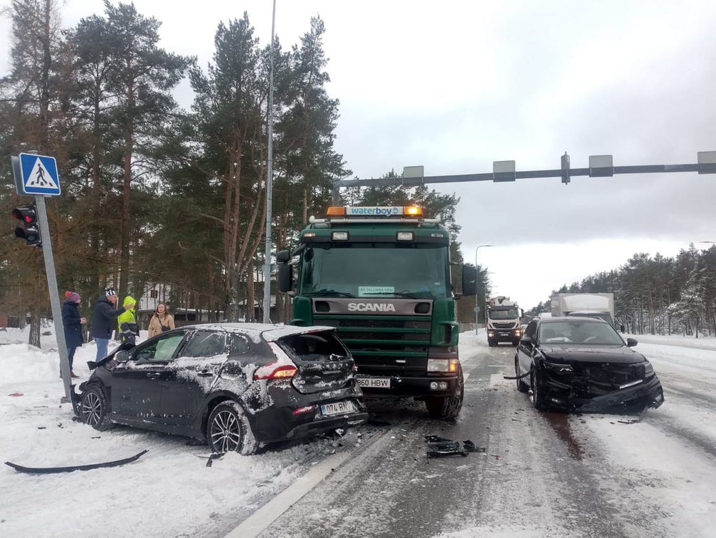 Tallinnas Vabaduse puiesteel toimus mitme masina osalusel liiklusõnnetus.