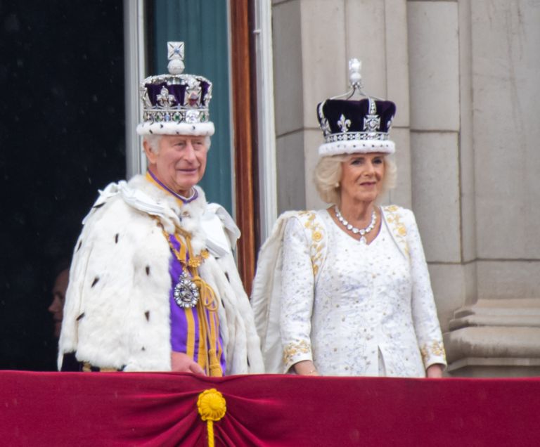 Kuningas Charles ja Camilla on vahelduva eduga koos olnud pea 50 aastat.