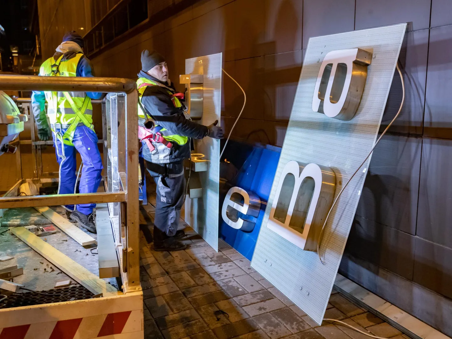 Danske Banki sildi eemaldamine pangahoonelt