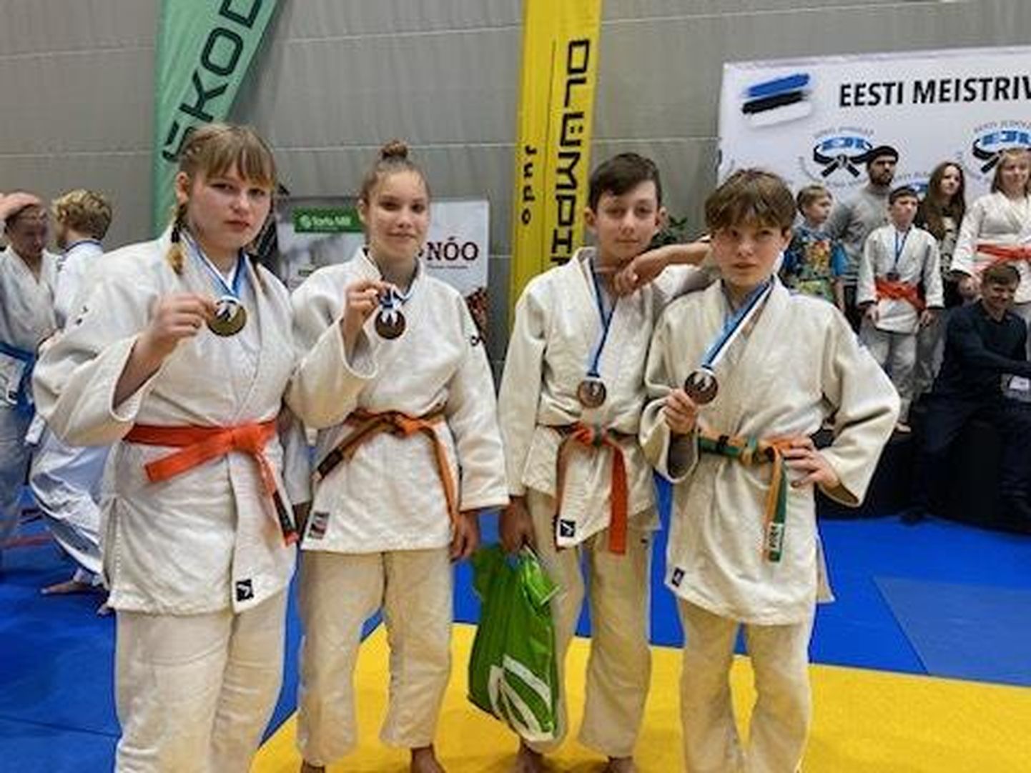 Eesti meistrivõistlustelt medali teeninud Pärnu judoklubi Samurai kasvandikud: Joko Marii Aarma (vasakult), Maribel Pikker, Kaspar Reepalu ja Brandon Leinasaar.
