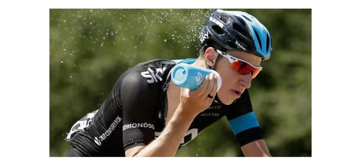Josh Edmondson Sky jalgrattameeskonna särgis.