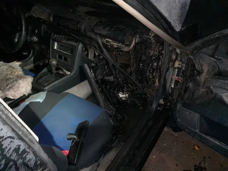 В поселке Циргулийна в пятницу загорелась передняя часть автомобиля Audi.