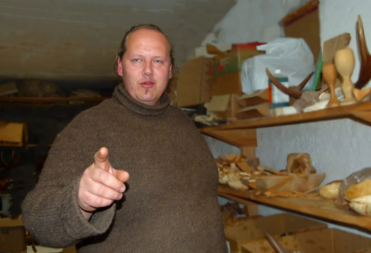 Kui Puupanga omanik Valdur Tilk oma tootmist näitab, on see nagu ekskursioon ‒ tootmispind on nii suur.