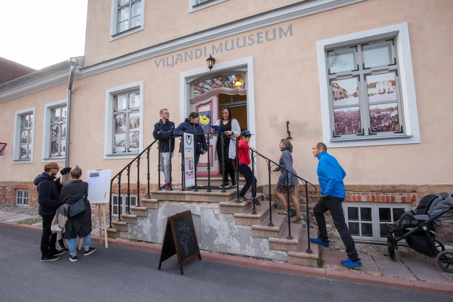Maakonnamuuseumide hulgas on Viljandi muuseum ja tema rohkem kui 100 000 säilikuga kogu üks suuremaid.