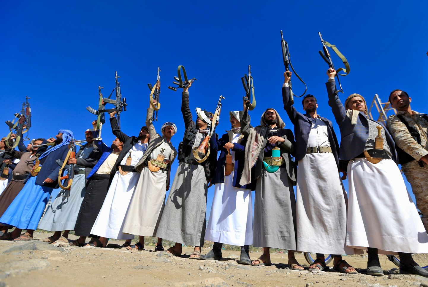 Kolmapäeval avaldasid relvastatud mehed Jeemeni pealinnas Sanaas toetust huthi mässulistele.