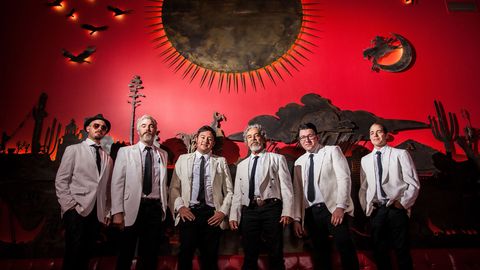 VILJANDI FOLK ⟩ Orkesta Mendoza segab Viljandis kokku pöörase kokteili