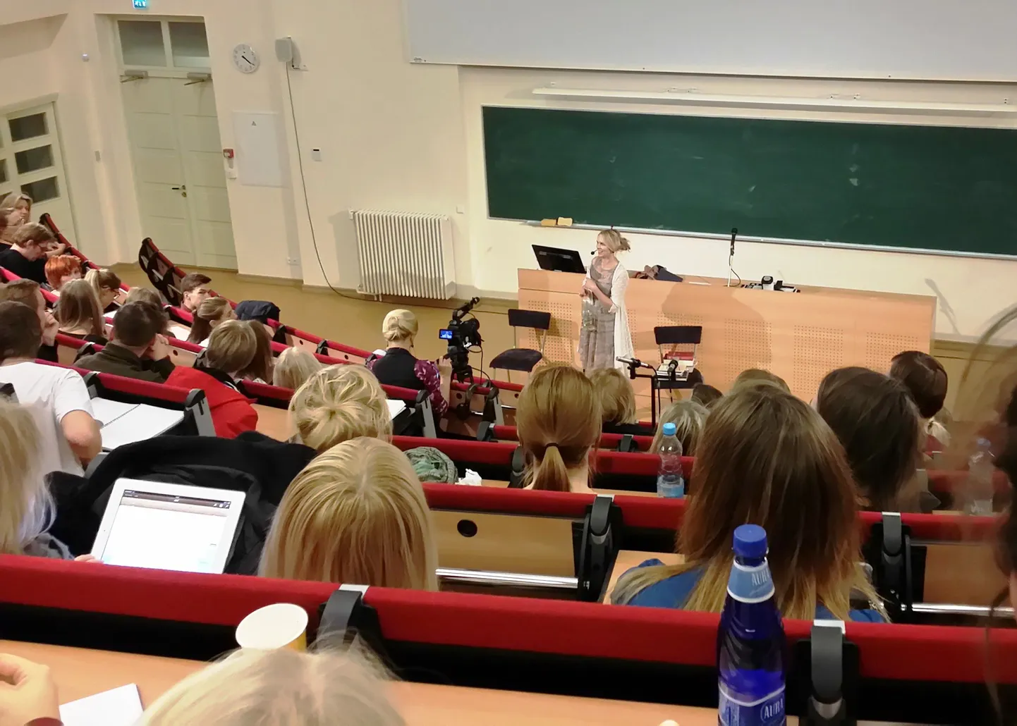 Loeng kõrgkooli auditooriumis