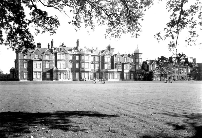 Sandringhami loss (Sandringham House) 1955. aasta fotol