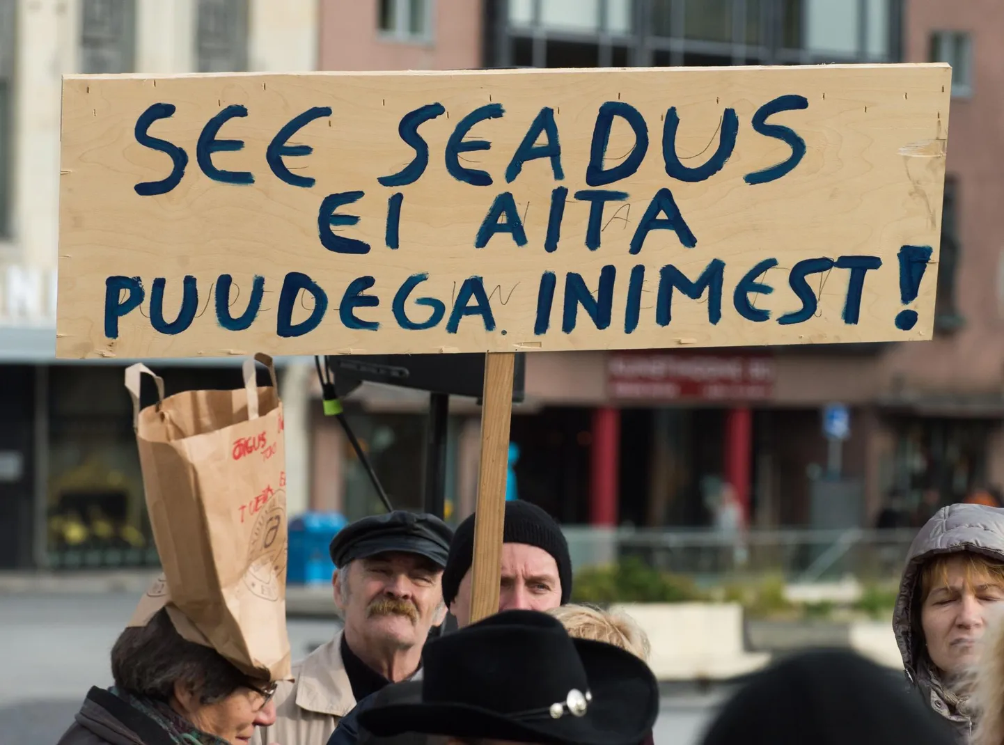 Puudega inimesed peavad pidevalt enda olemasolu otsustajatele meelde tuletama.