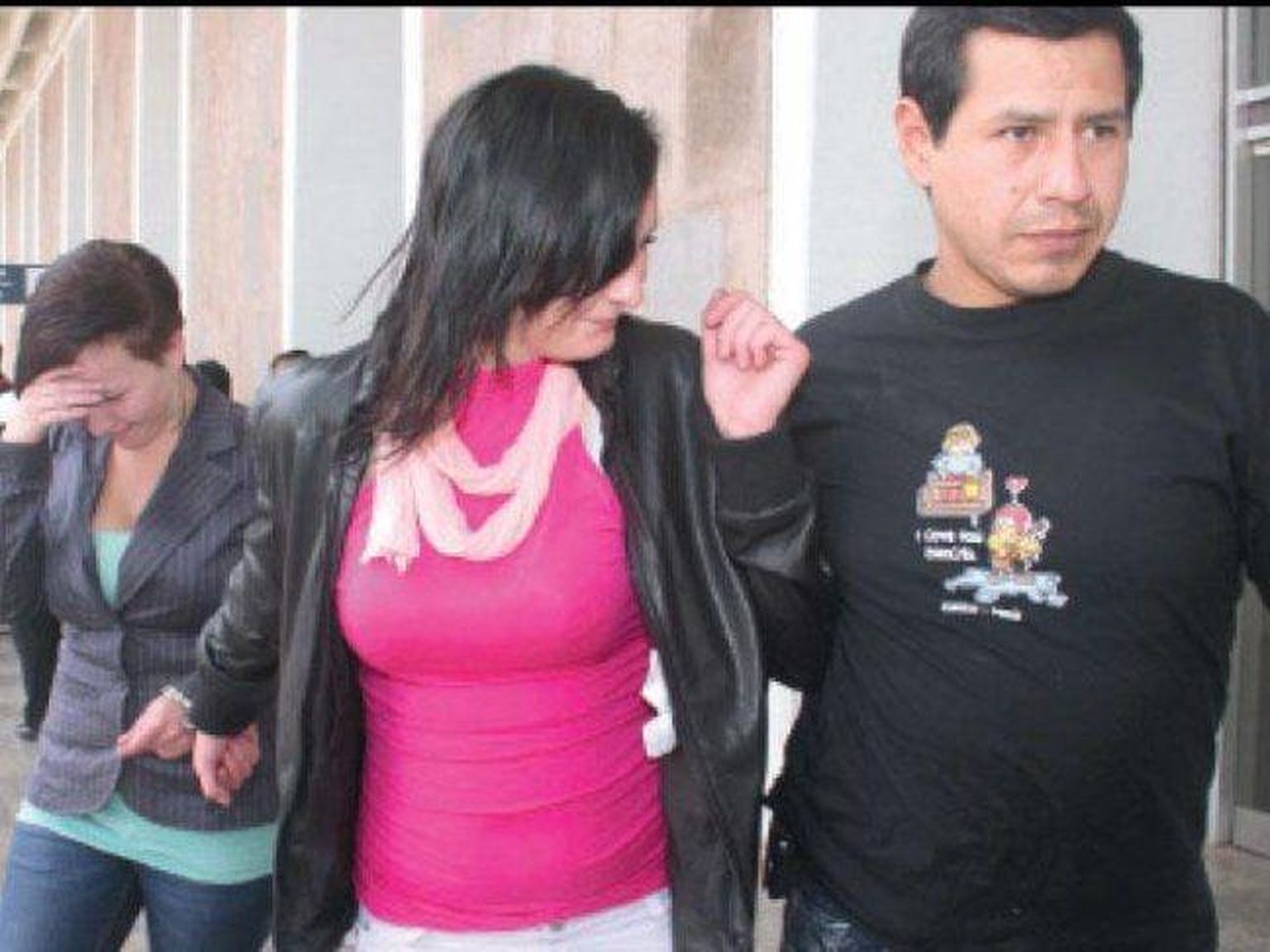 Oktoobris 2013 tabati Peruus 19-aastane Anneli Kolk ja 22-aastane Anne-Maarja Gross, kes üritasid kohvris lennukisse smugeldada kuus kilo kokaiini.