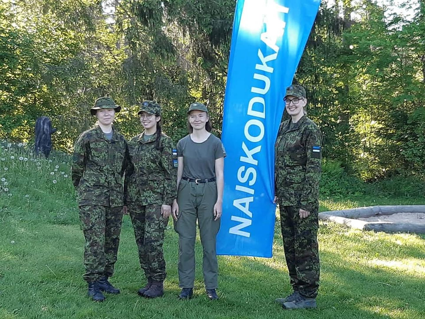 TUBLID! Saaremaa naiskodukaitsjad tegid võistlusel puhta töö.