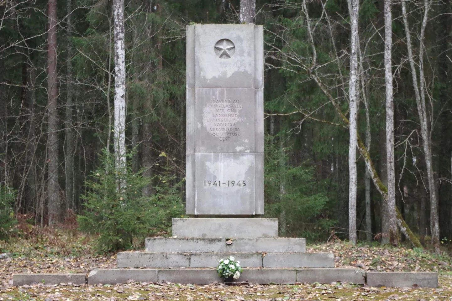 Litsmetsa monument.
