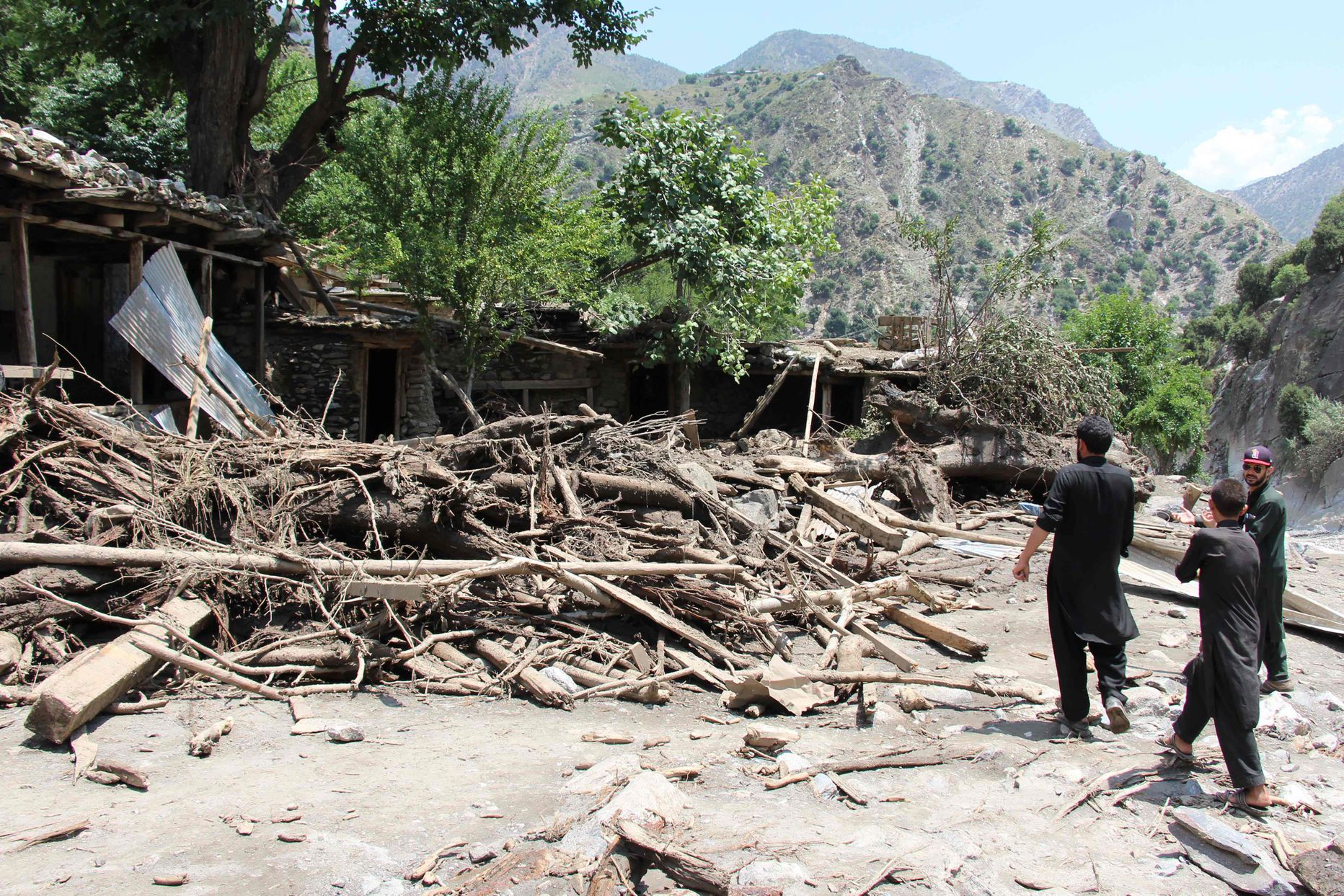 Ursooni külas kahjustada saanud elumajad.