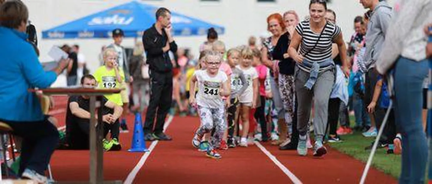 Väikelaste kergejõustikupäev Rakvere staadionil.