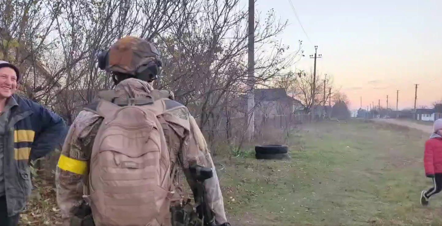 Встреча украинских войск в освобожденных деревнях