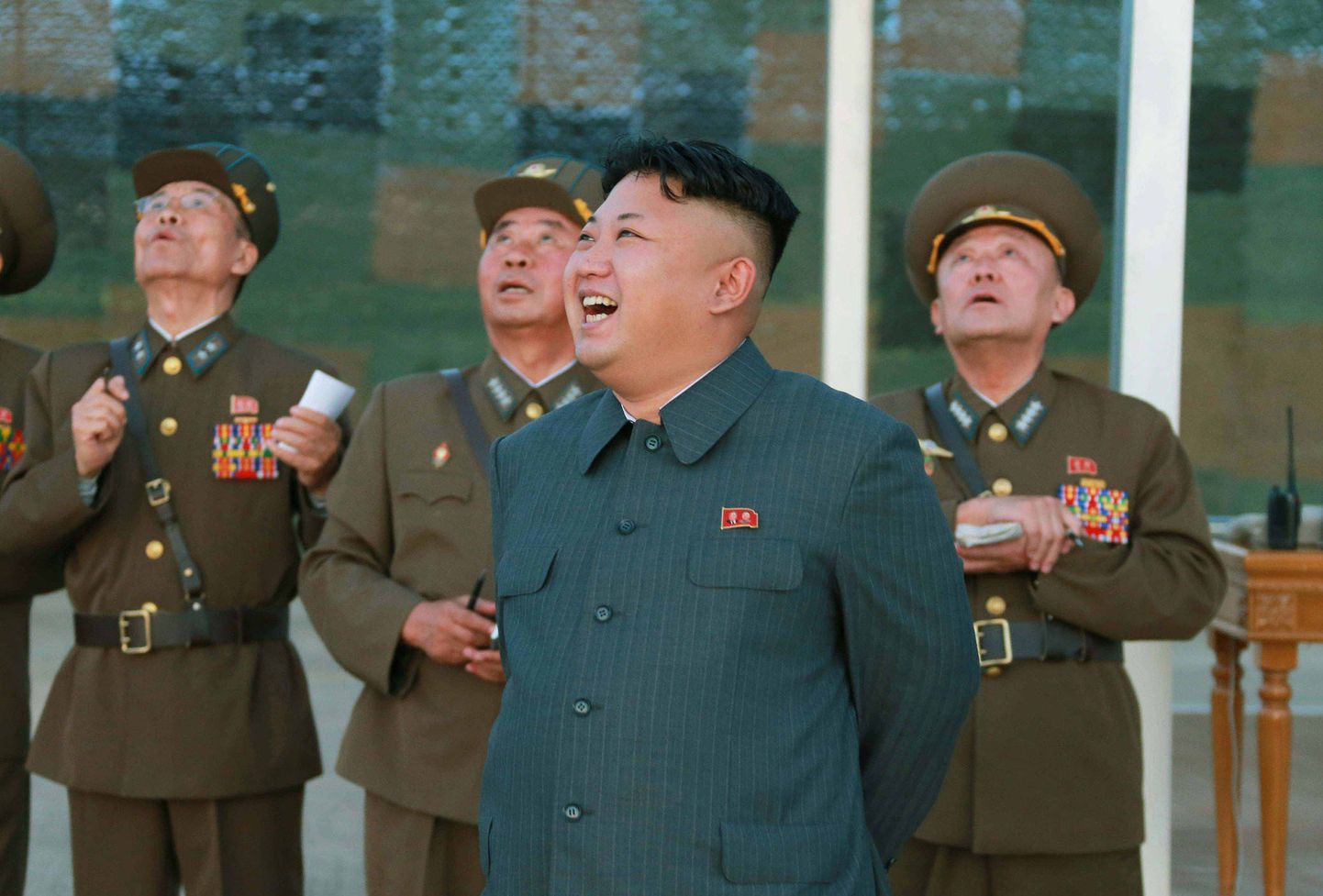 Kim Jong-Un (esiplaanil) on väidetavalt suur Manchester Unitedi fänn.