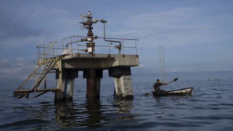 Donald Trump napovedal obnovo venezuelske naftne industrije s sto milijardnim tveganjem