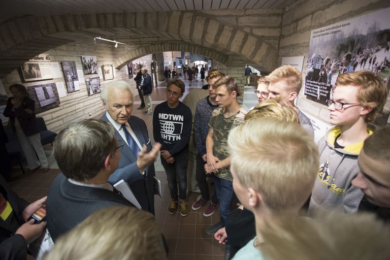 President Arnold Rüütel tuletab noortele meelde, et tänast vaba Eestit ei saa võtta iseenesestmõistetavana.